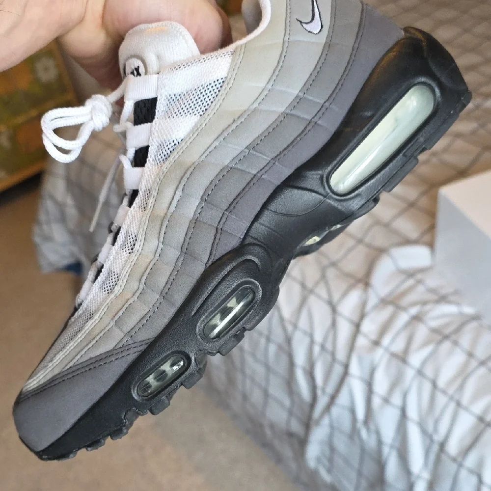 Nike Air Max 95 Gray White Sneakers - Picture 6 of 11